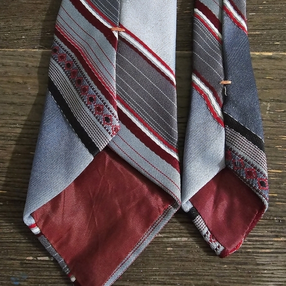 Vintage 60s 70s Grey Red Boho Embroidered Neck Tie - Picture 2 of 5